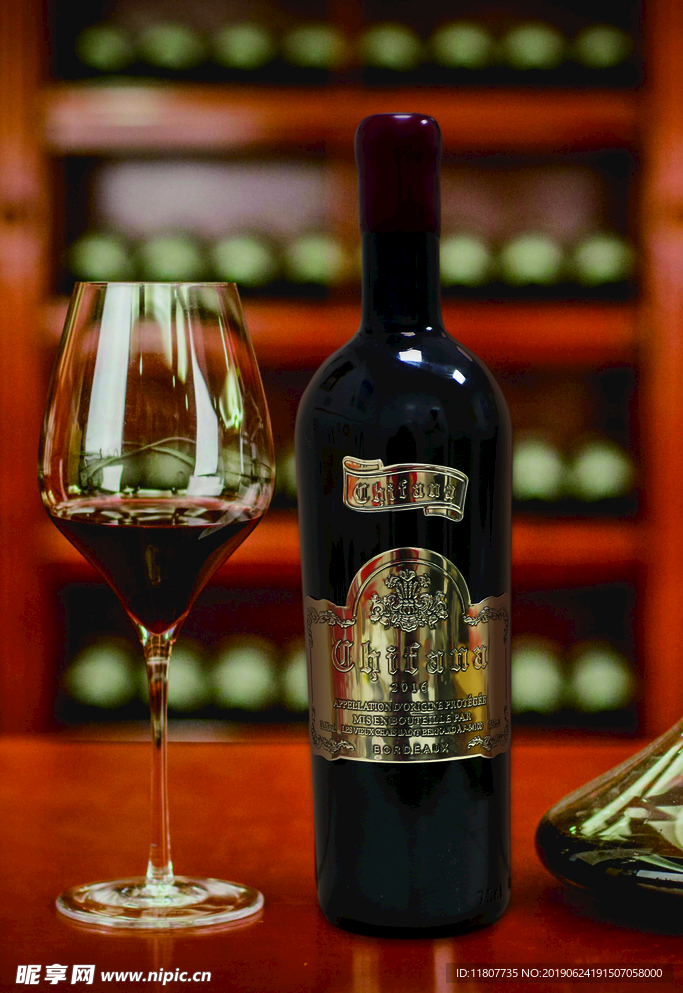红酒照片（可替换酒瓶）