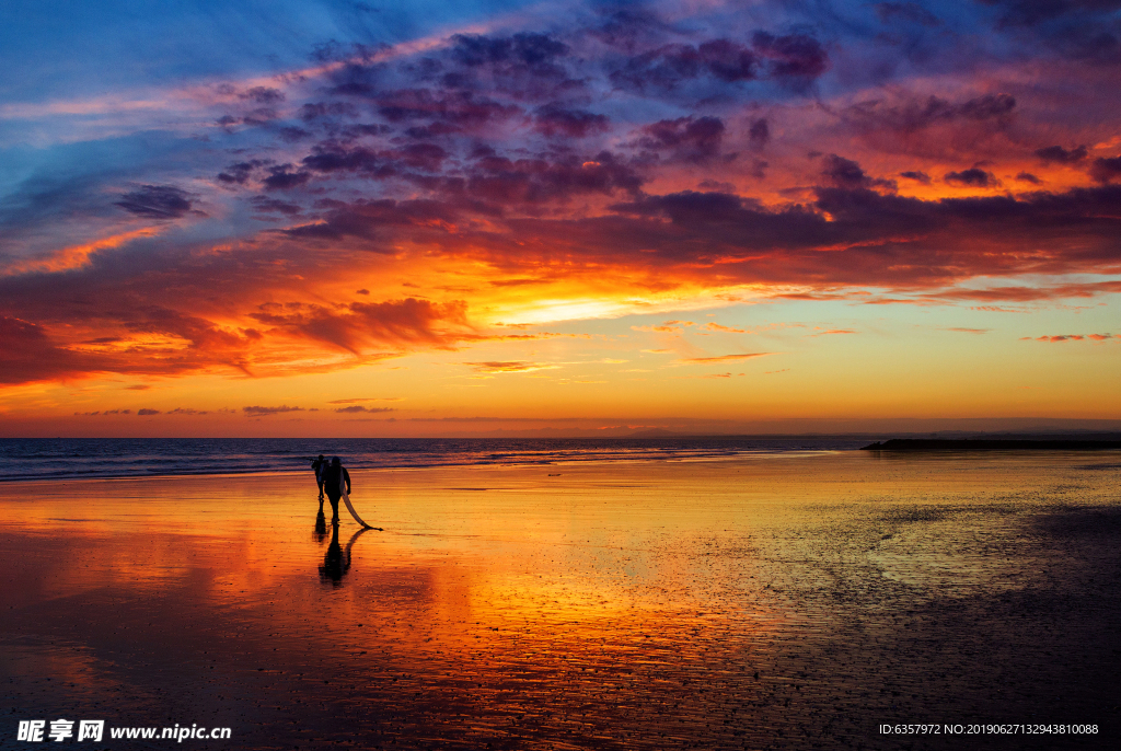 海边黄昏 沙滩日落 晚霞火烧云