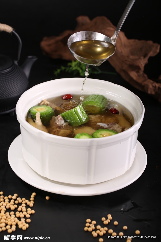 黄豆凉瓜炖鸡脚汤
