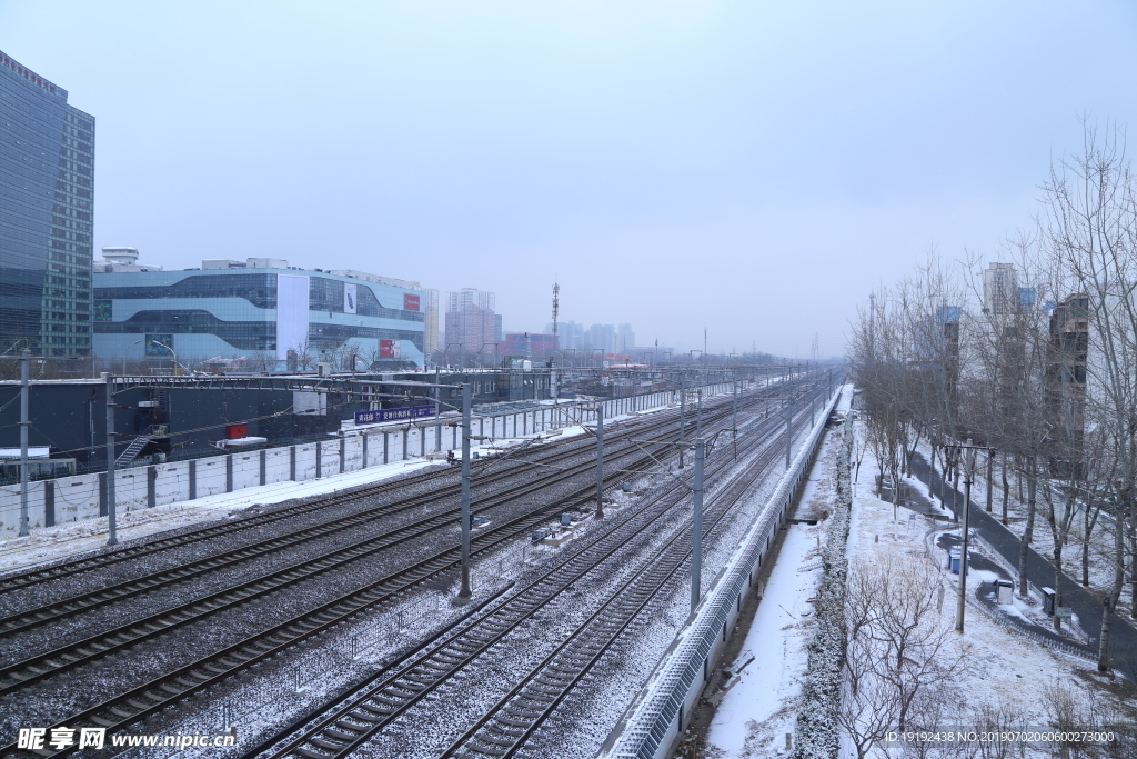 轨道雪景