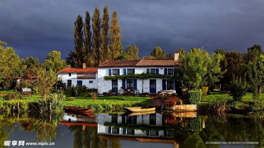 自然景观依山傍水