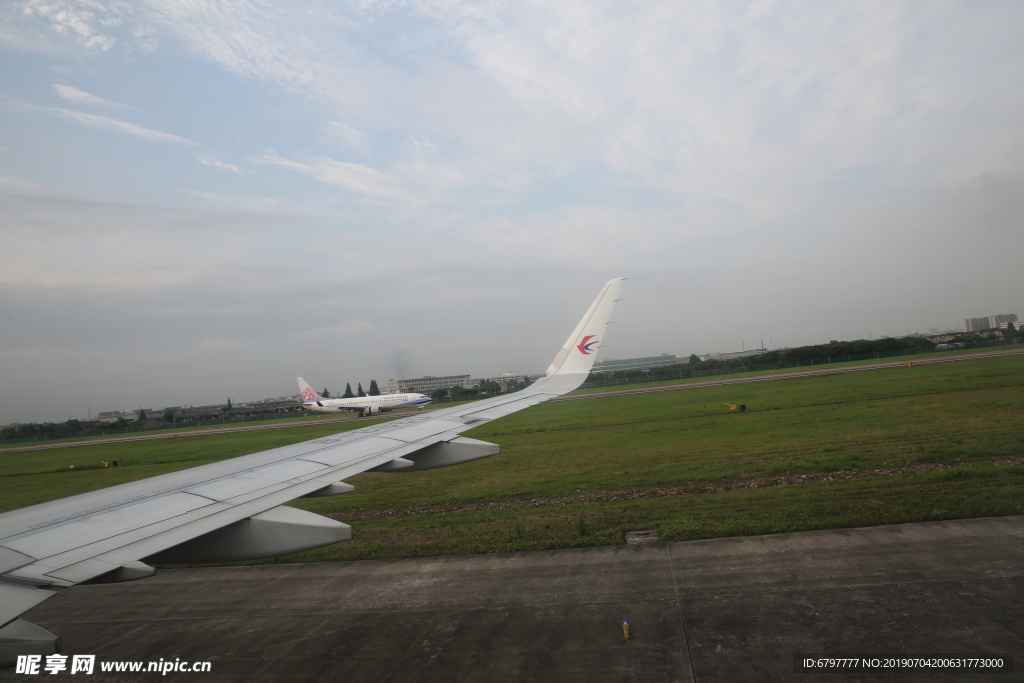 蓝天白云飞机天空专业级照片