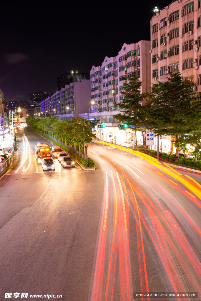 天桥马路车流夜景街景