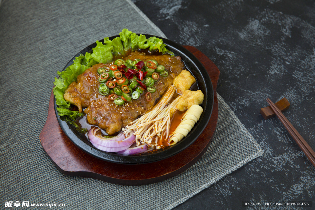 剁椒铁板烤鱼饭