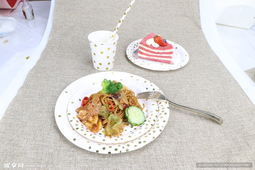 美食 餐具 西餐 盘子 食物