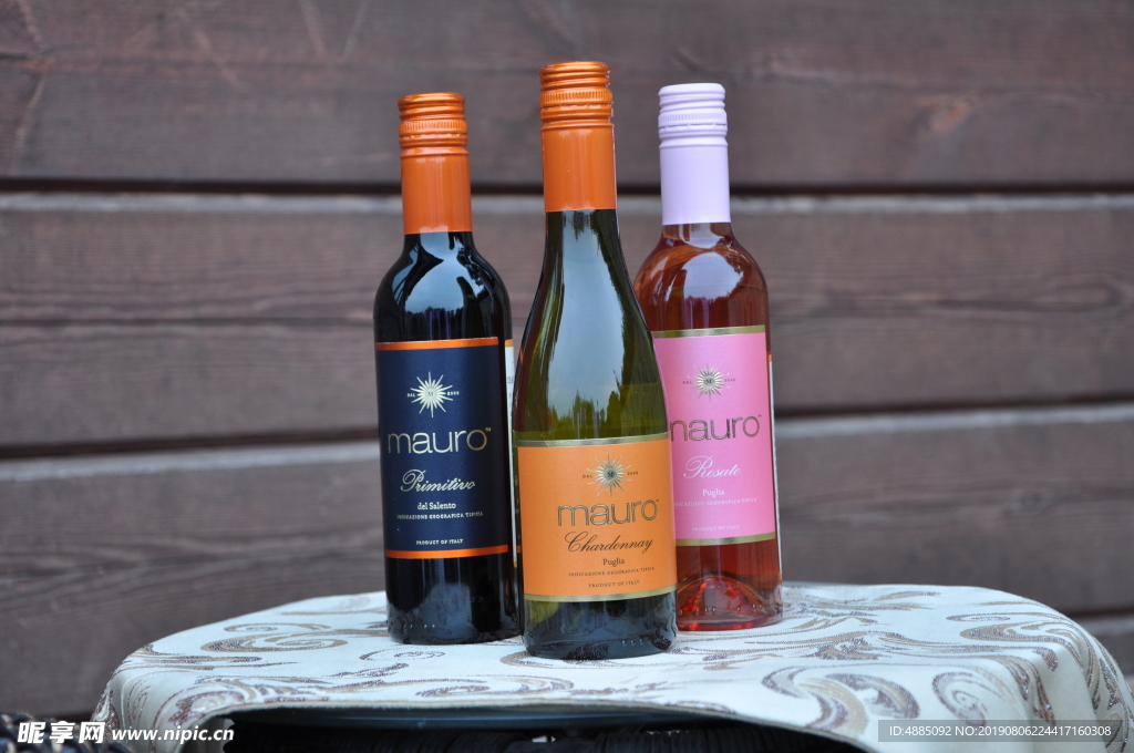 瑪威勒葡萄酒小瓶迷你酒户外拍摄