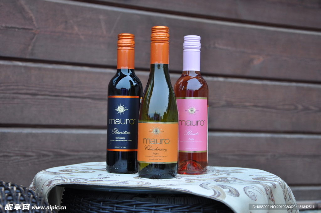 瑪威勒葡萄酒小瓶迷你酒户外拍摄