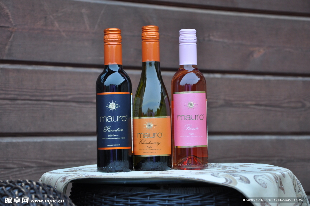 瑪威勒葡萄酒小瓶迷你酒户外拍摄