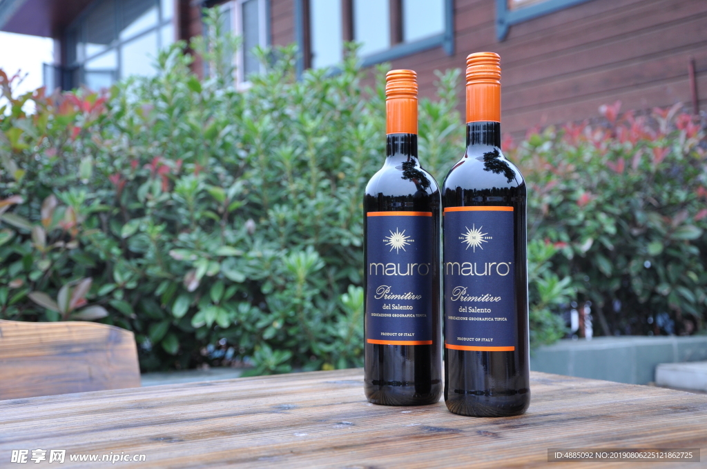 瑪威勒普里蜜迪奥红酒户外拍摄图