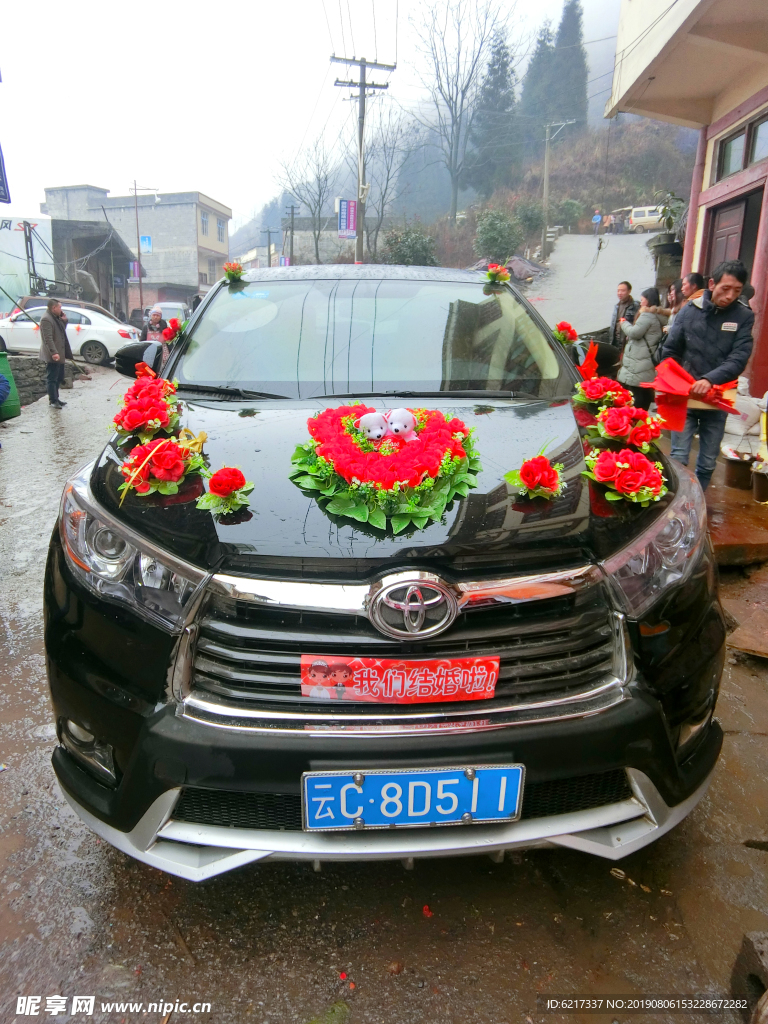 婚礼喜大红喜庆婚车