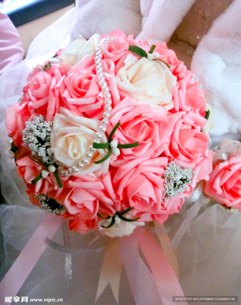 婚礼喜大红喜庆粉红玫瑰花束