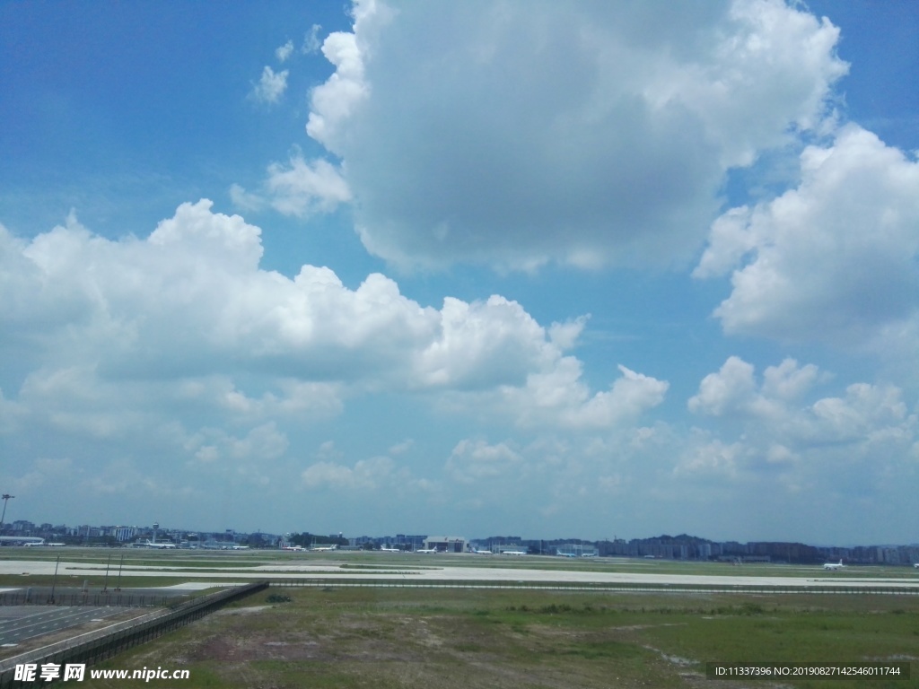 机场跑道与滑行道