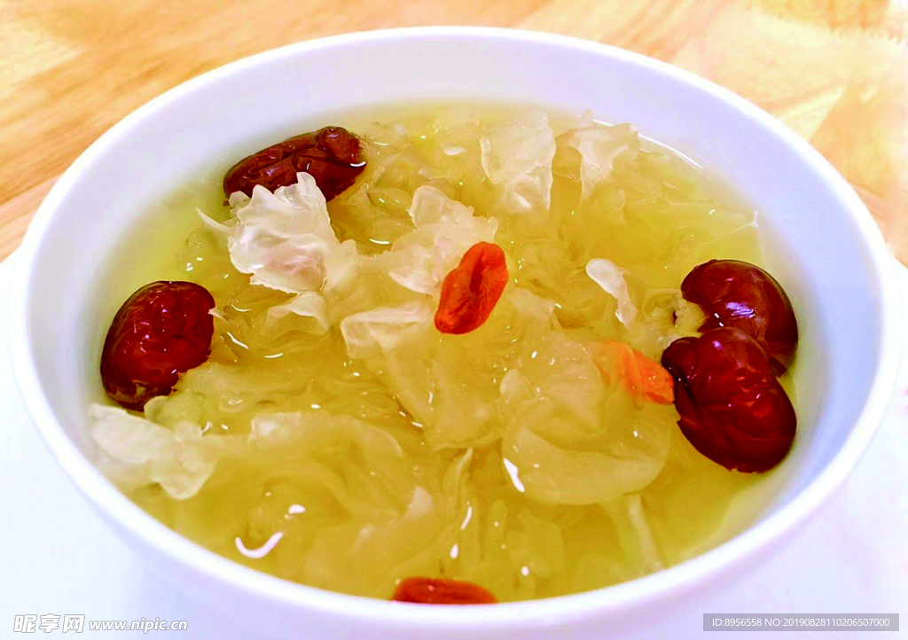 银耳汤枸杞子红枣汤羹