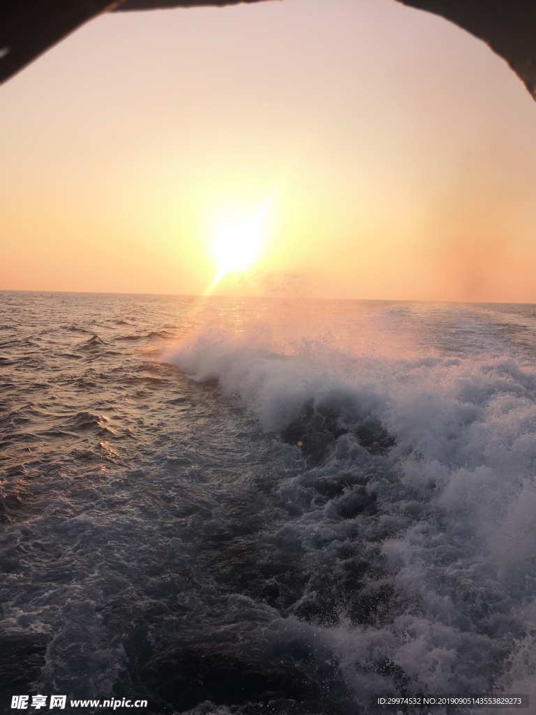 船外的夕阳