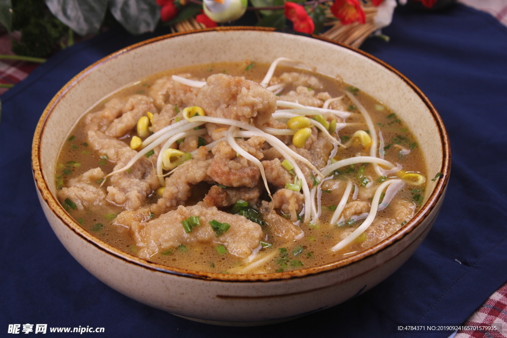 黄豆芽炖小酥肉