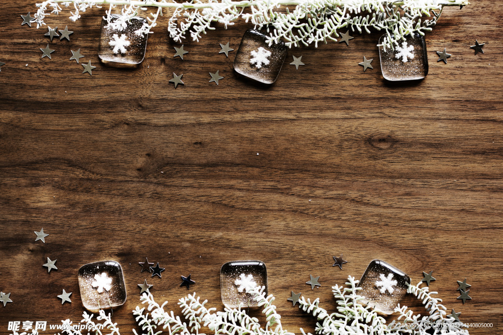 圣诞节装饰项目在木桌面的