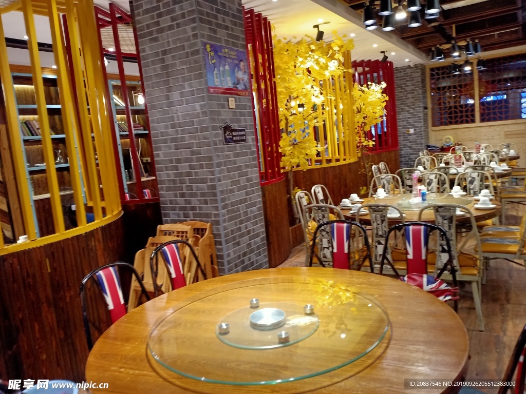 屋内一角 餐厅 圆桌 餐桌