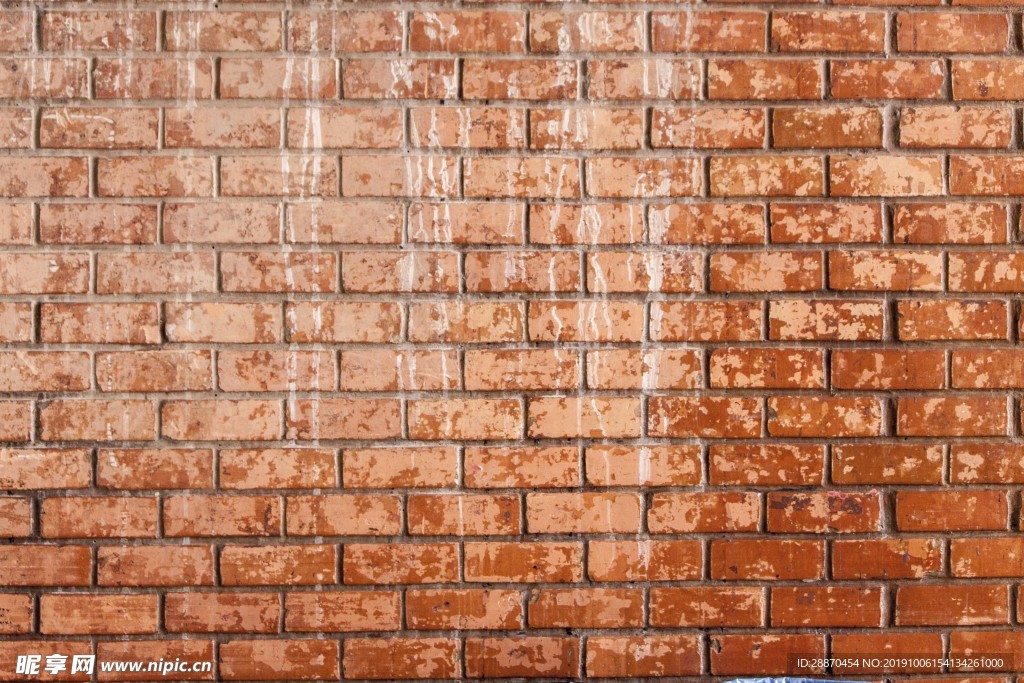 被风化的红砖墙壁