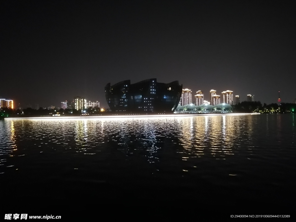 徐州云龙湖音乐厅夜景