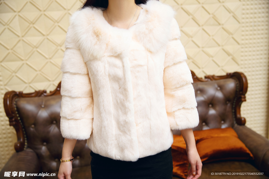 大毛领仿皮草外套