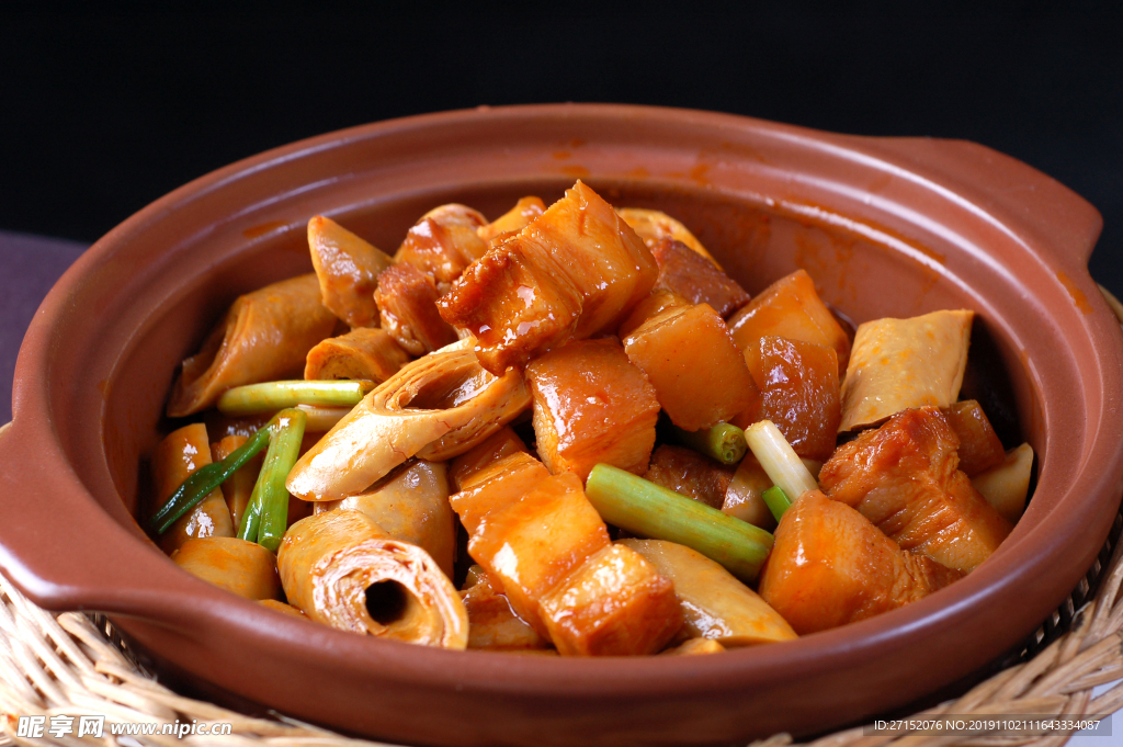 热豆筋烧肘子