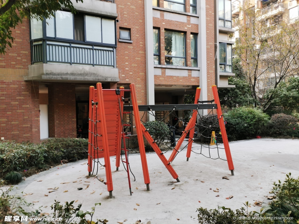 小区里的儿童玩具