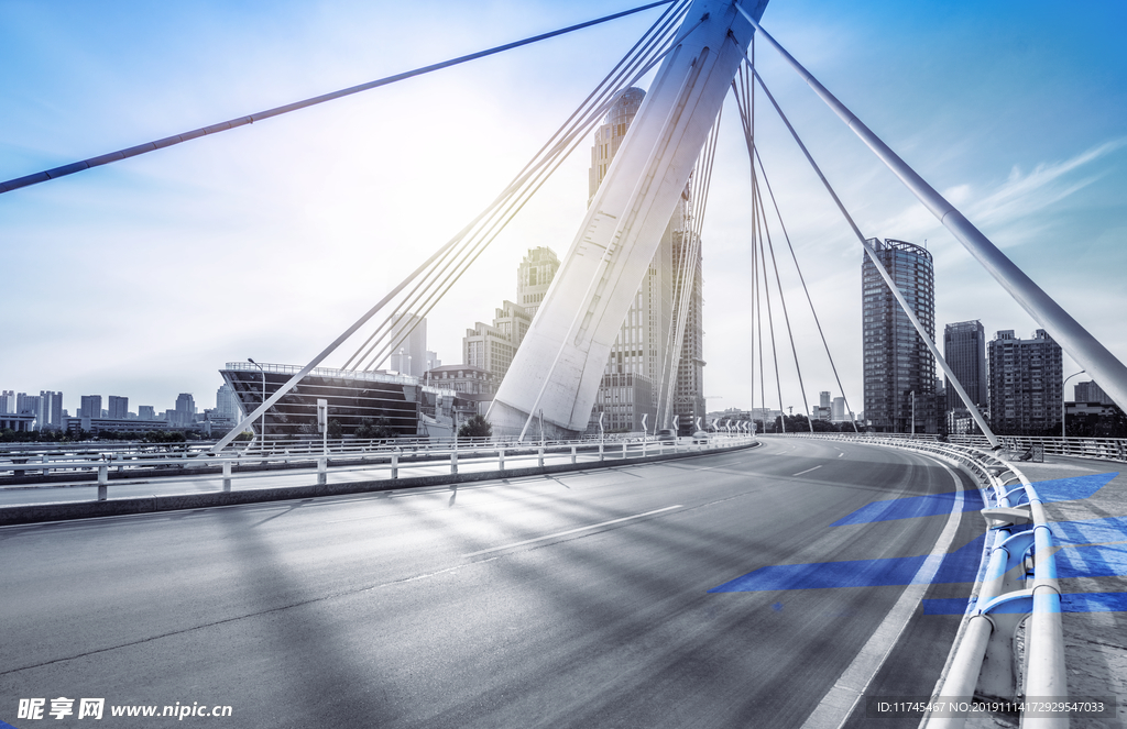桥头 赛道  道路 天空 现代