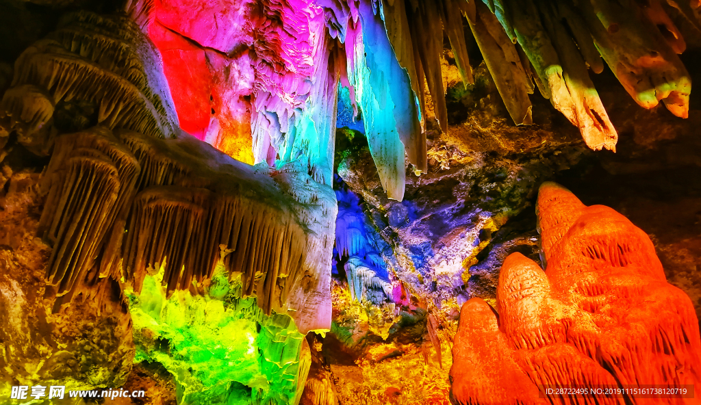 鸡冠洞石钟乳美景