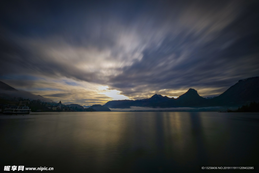 群山河水天空云彩风景