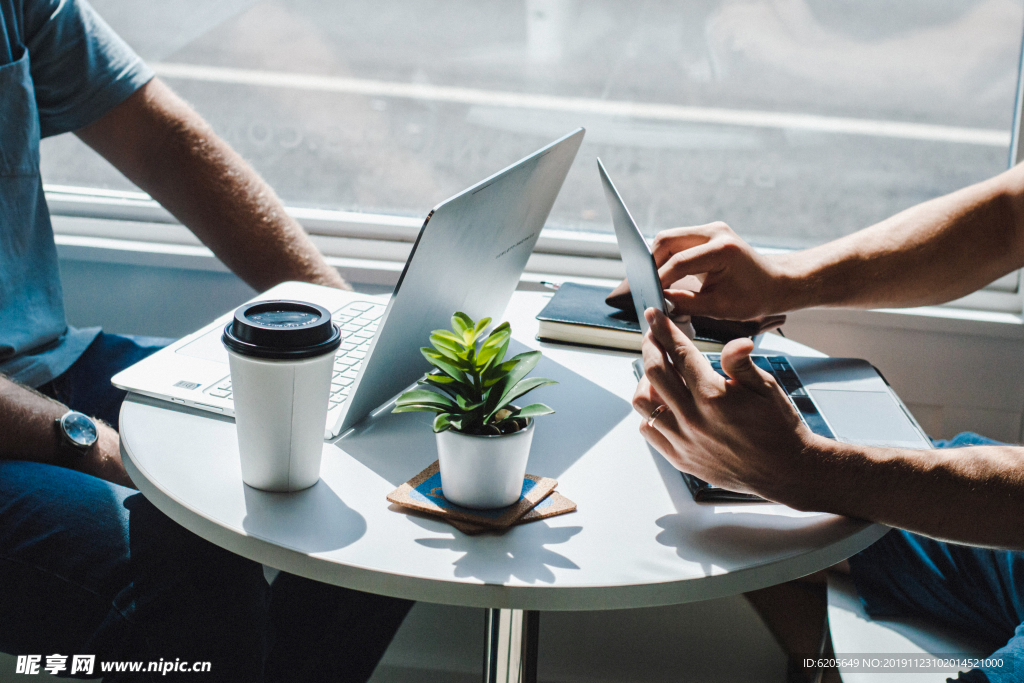 咖啡厅商务洽谈合作