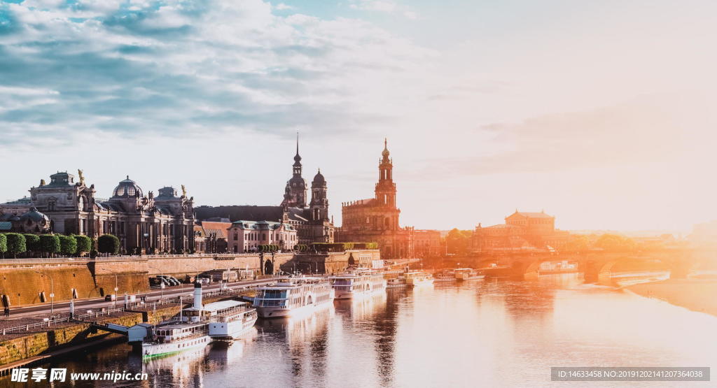 夕阳城市拍摄图