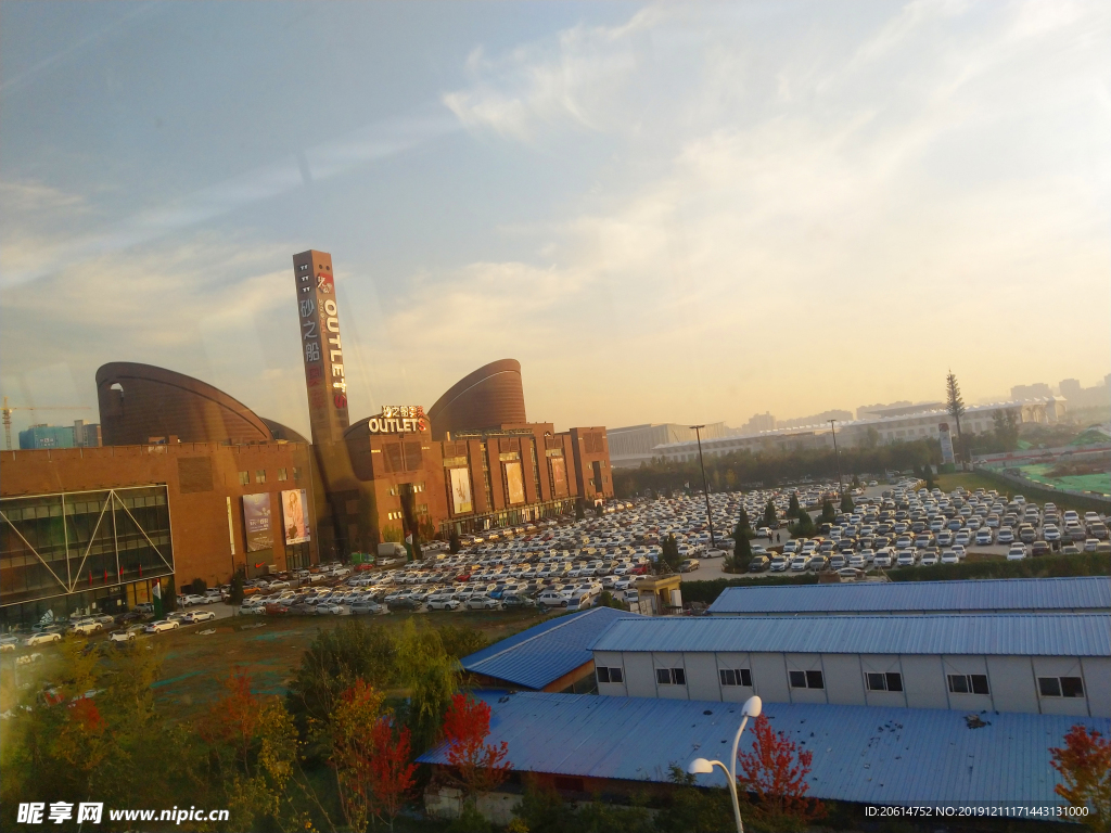 日暮下的城市风景