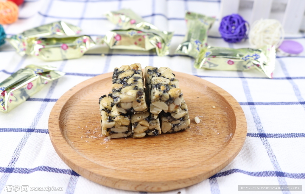 酥软糖果  花生糖  食品托盆