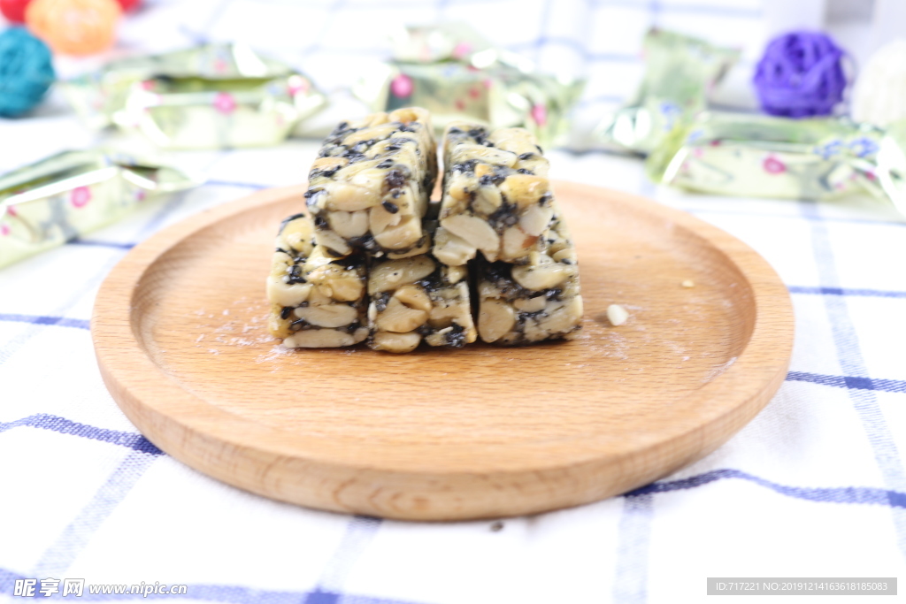 酥软糖果  花生糖  食品托盆
