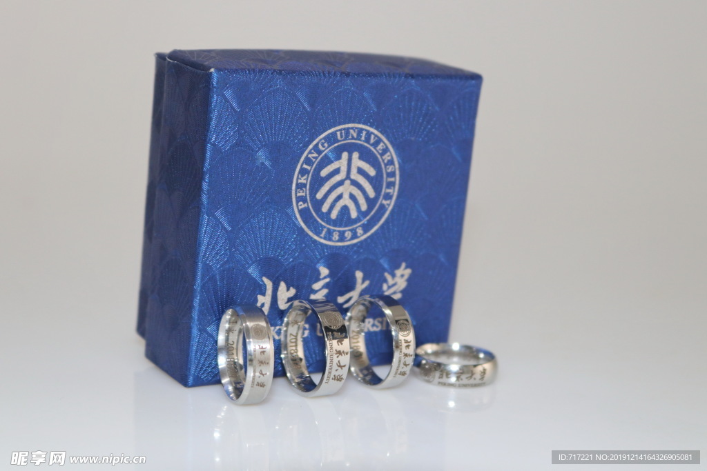 戒指 树叶 树本 静物拍摄