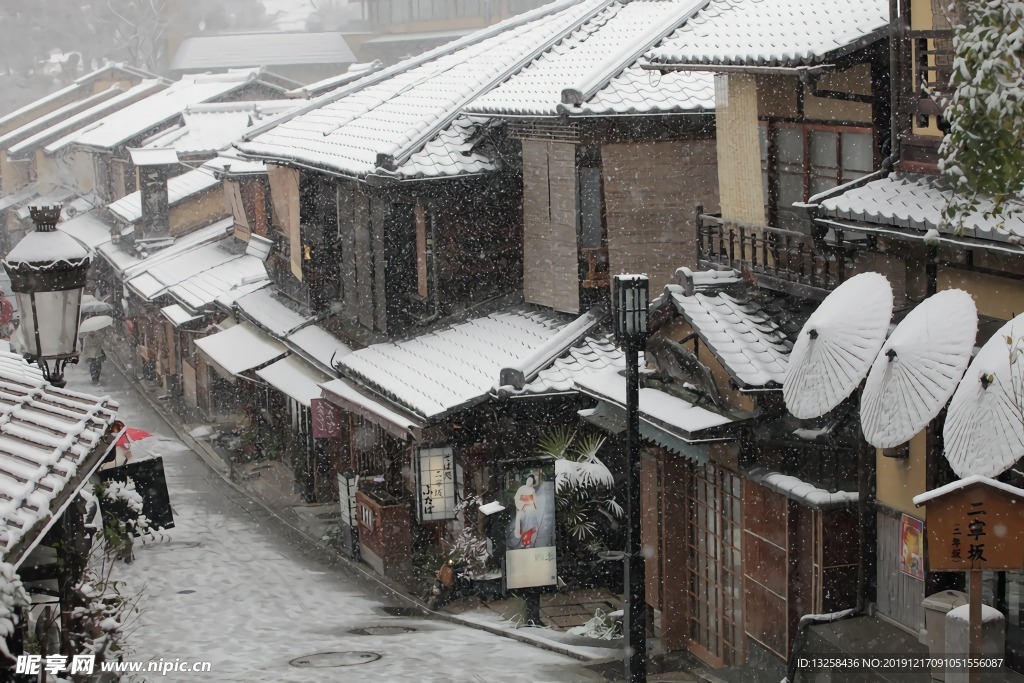 城市街道大雪建筑风景