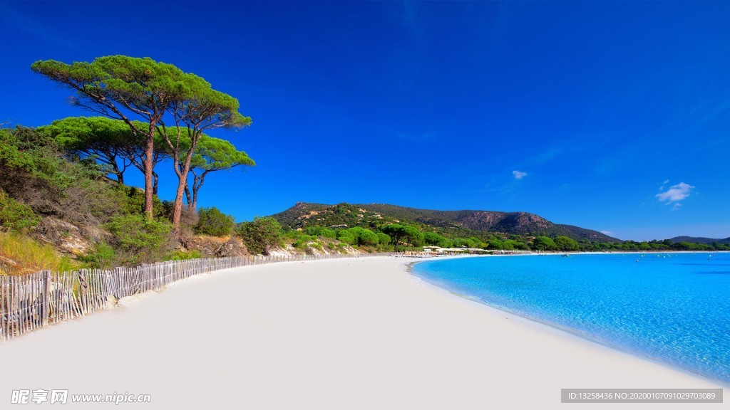 群山海洋沙滩天空风景