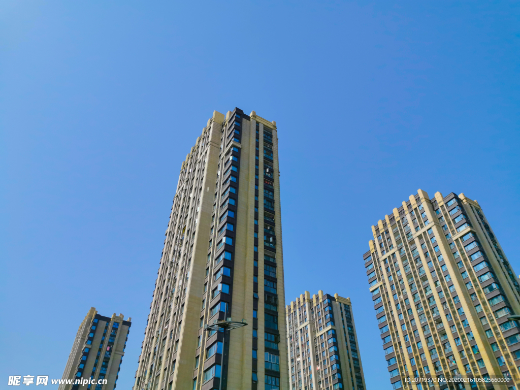 蓝天下的高楼