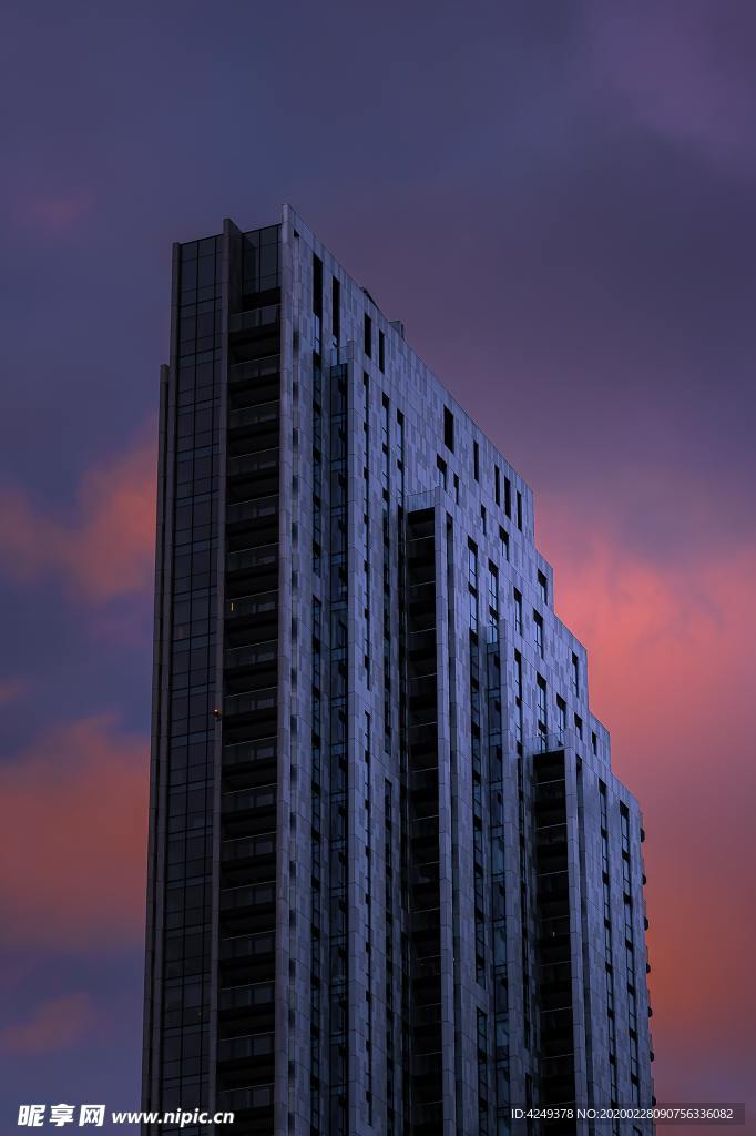 傍晚的高楼