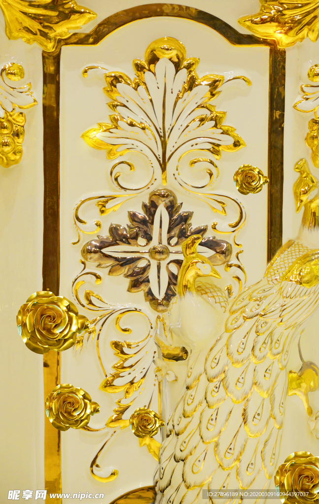 金色孔雀玄关画