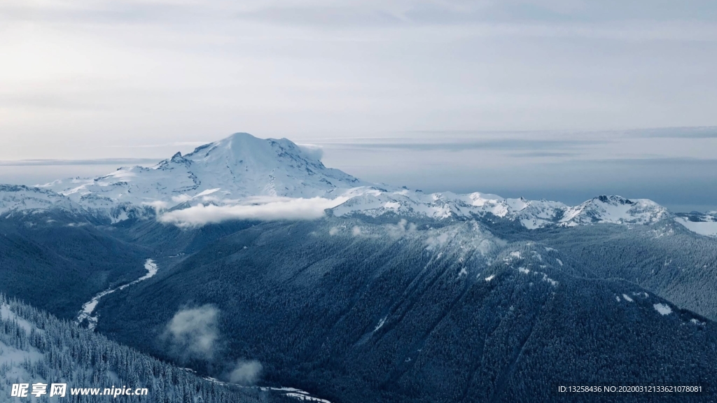群山天空云彩风景背景