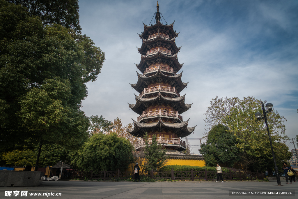上海龙华古寺主塔
