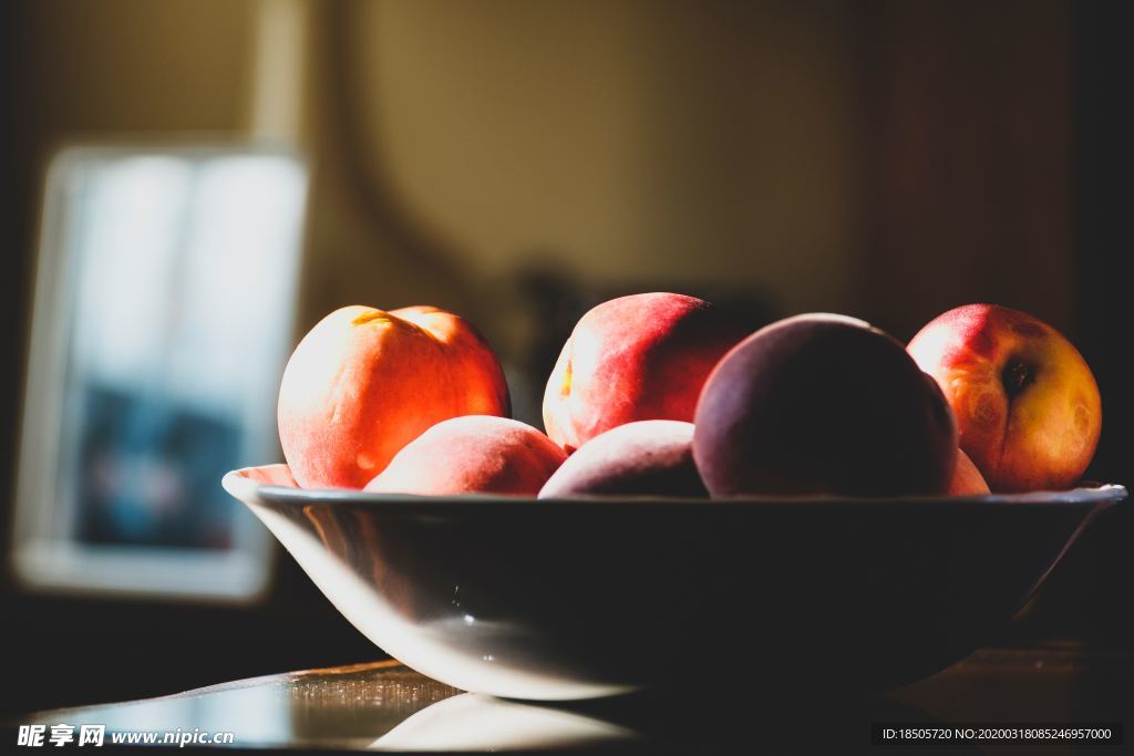 新鲜好吃的红苹果
