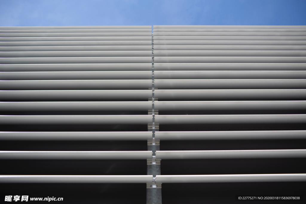 仰视百叶窗摄影