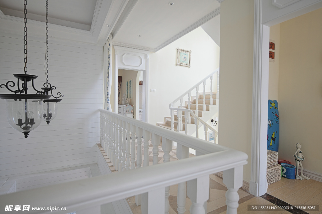 过道 楼梯 吊灯