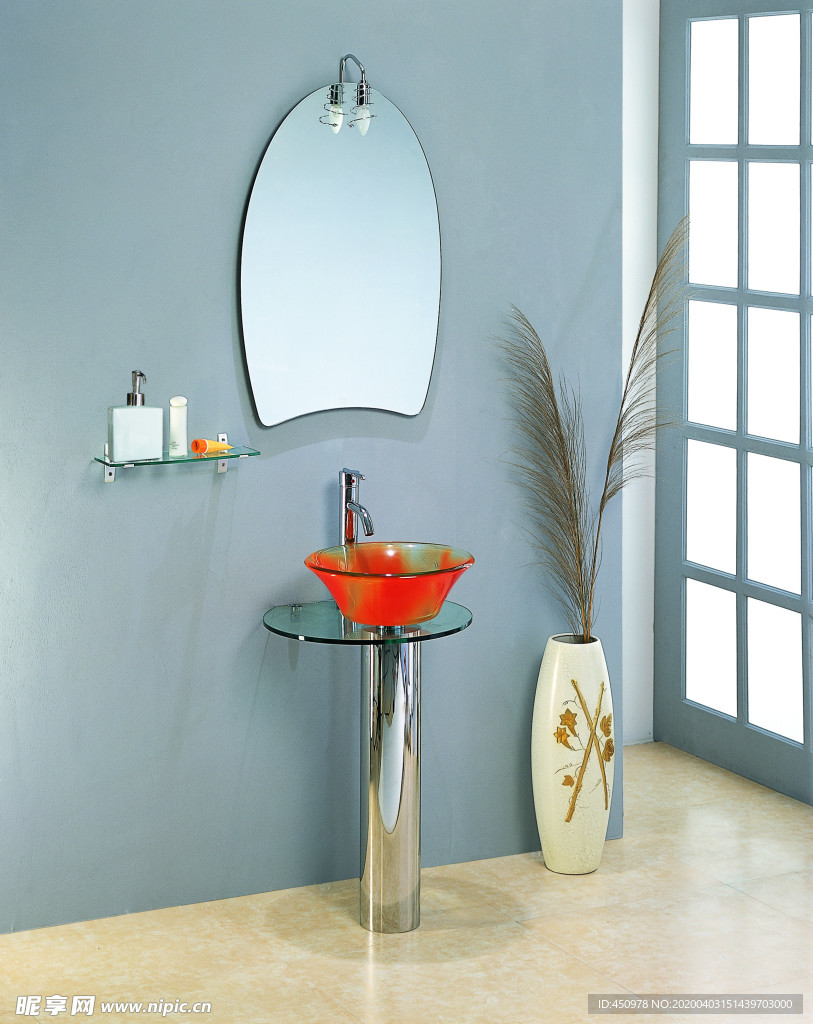 浴室柜 马桶 洗手盆 卫浴空间