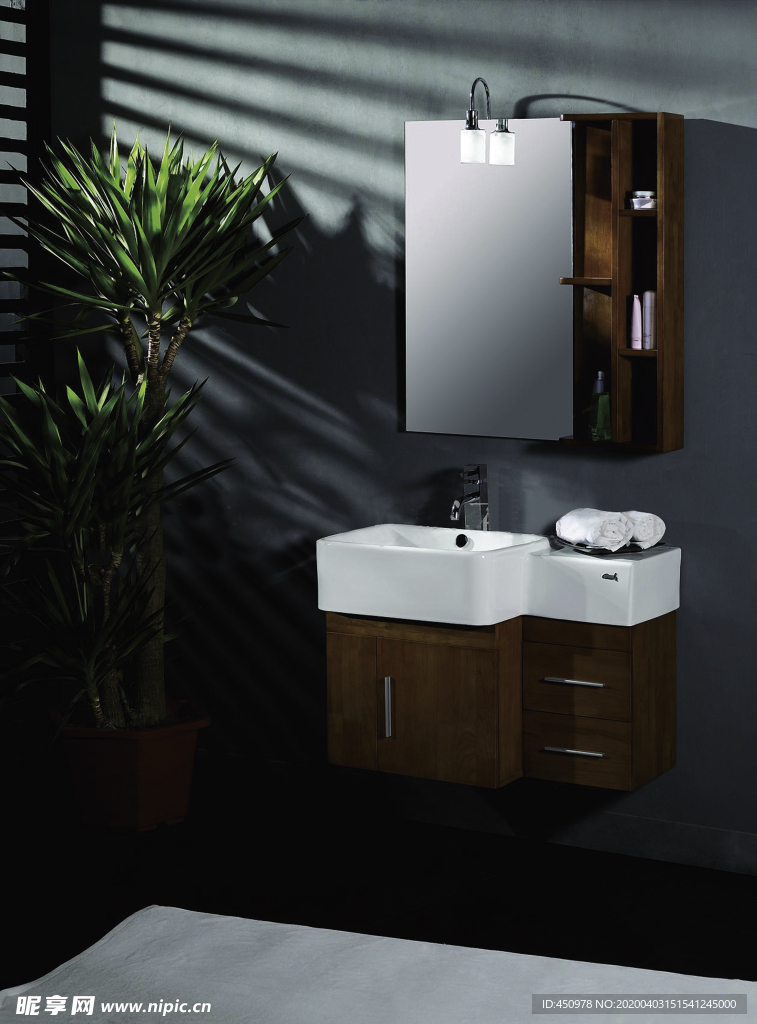 浴室柜 马桶 洗手盆 卫浴空间