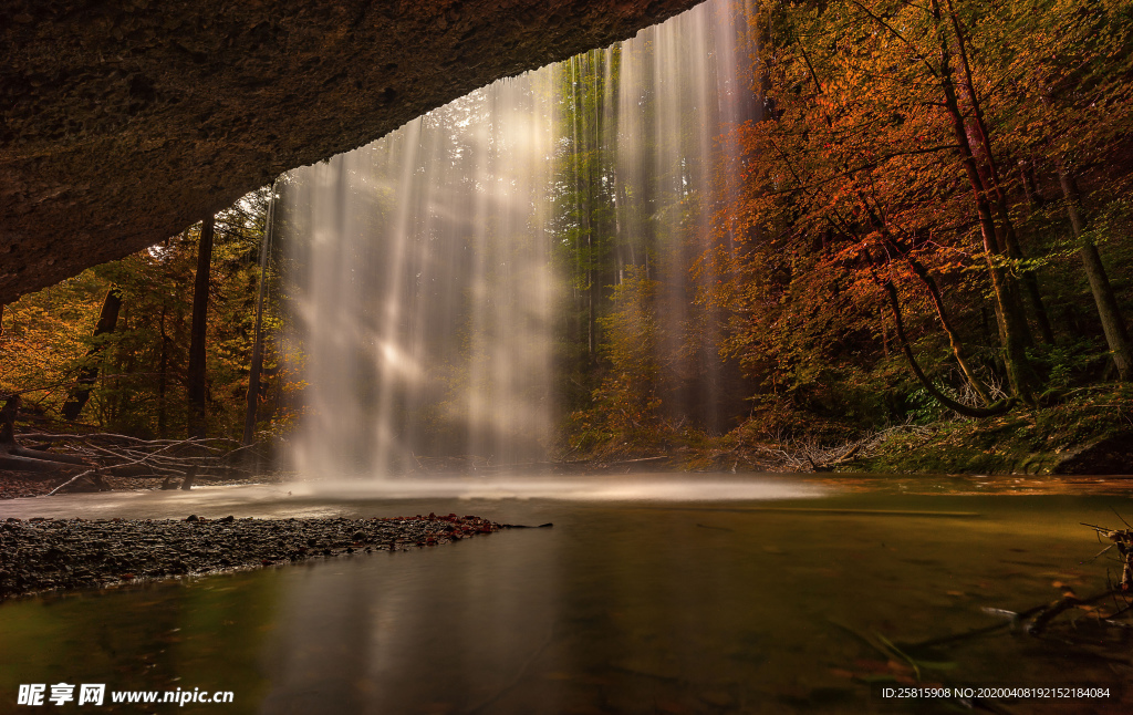 瀑布跌水落水图片