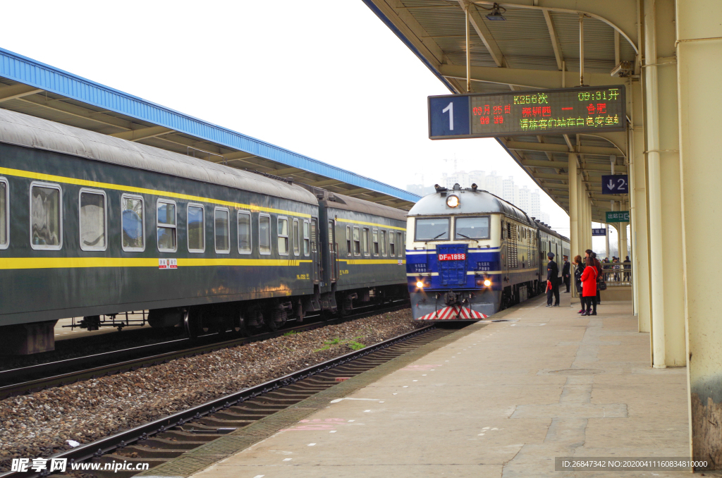 火车站 火车 站台