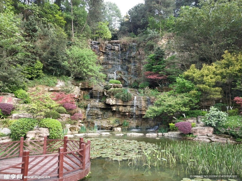 公园护坡流水跌水景观绿化